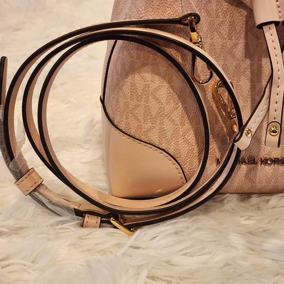 MICHAEL KORS SMALL MERCER BUCKET BAG/DK PWDR BLSH - Picture 6 of 17